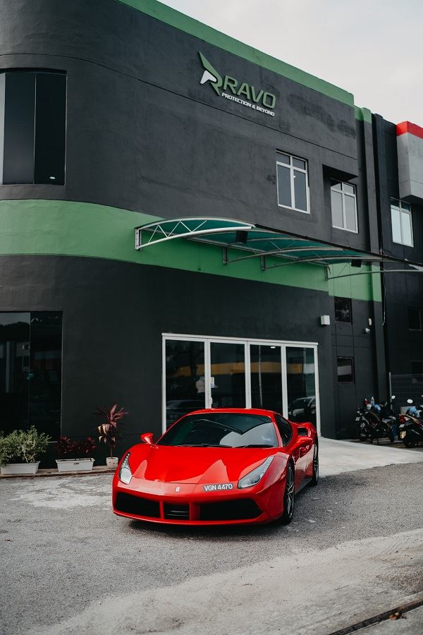 RAVO大厦与法拉利跑车