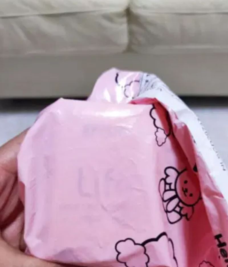 singaporean uncle purchase flat screen tv for rm625, receives tissue packet instead!