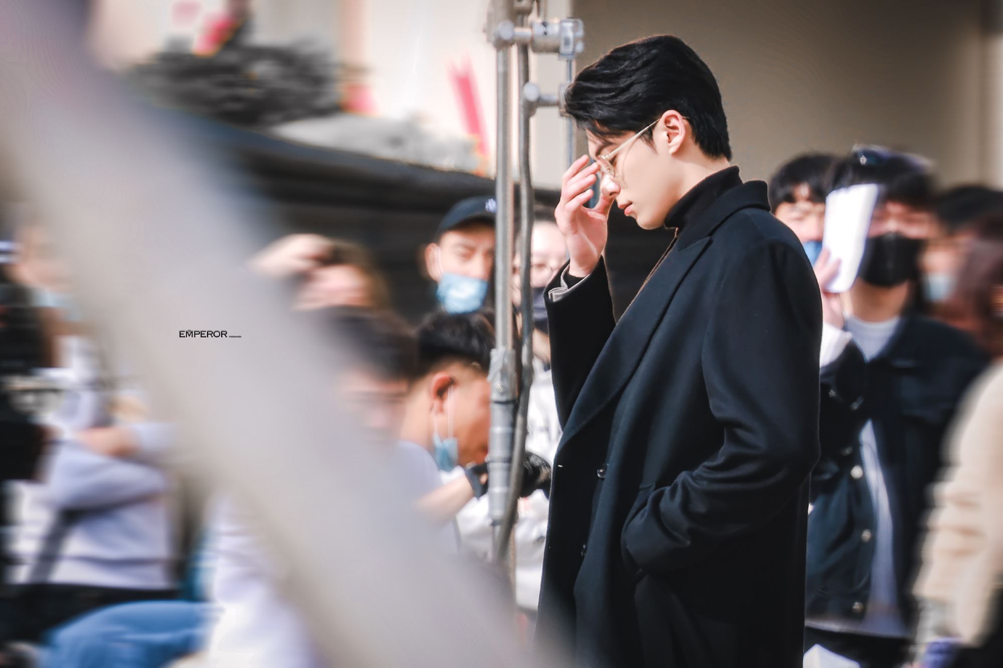 🎬群演闯片场直冲王鹤棣💢王鹤棣、白鹿受惊迅速躲闪😫