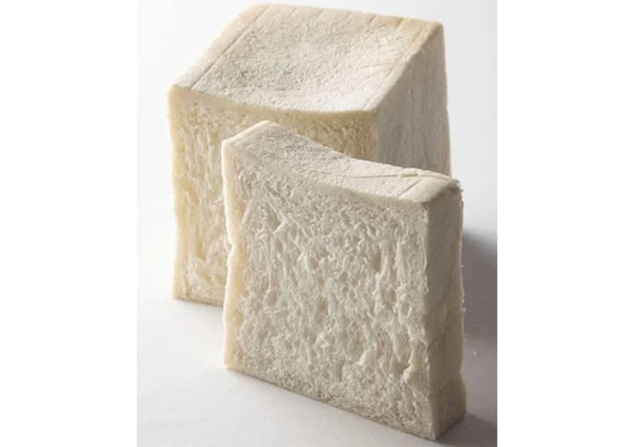 roti dengan kerak tepi warna putih dicipta untuk elak pembaziran