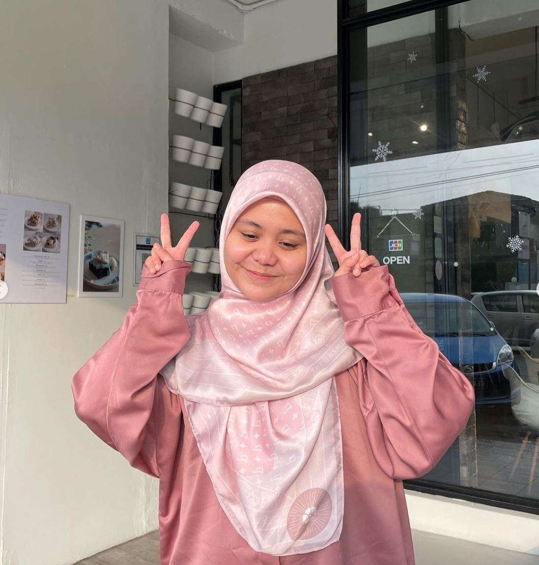 ‘‘saya tak cantik macam penyanyi lain,’’ najwa latif enggan masuk pertandingan nyanyian