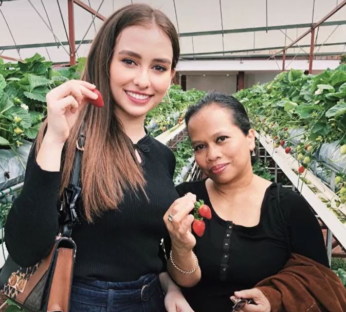 m’sian actress, anna jobling slams netizens for calling her mother her “maid”