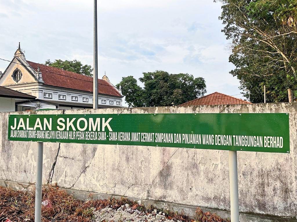 nama singkatan terpanjang di dunia rupanya ada pada jalan di teluk intan