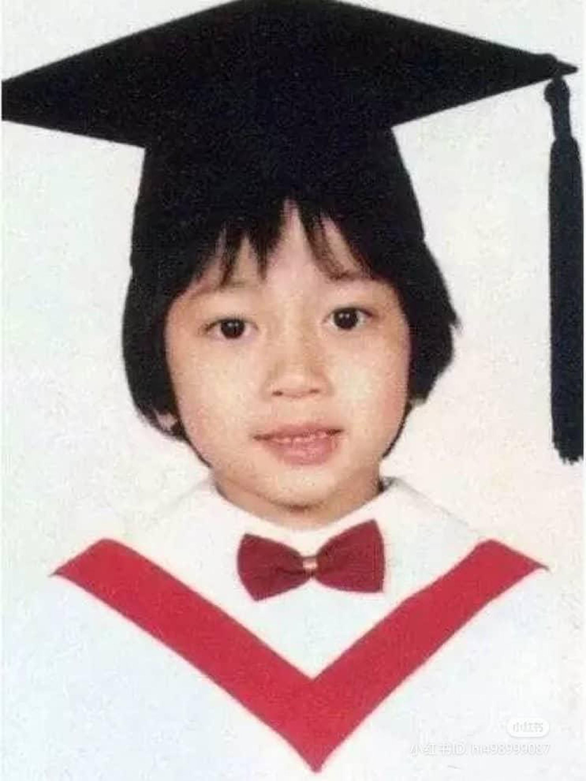 🔥《披荆斩棘2》吴卓羲搞笑虏获网友的心❗️童年照被翻出，眼仔碌碌好可爱🥰