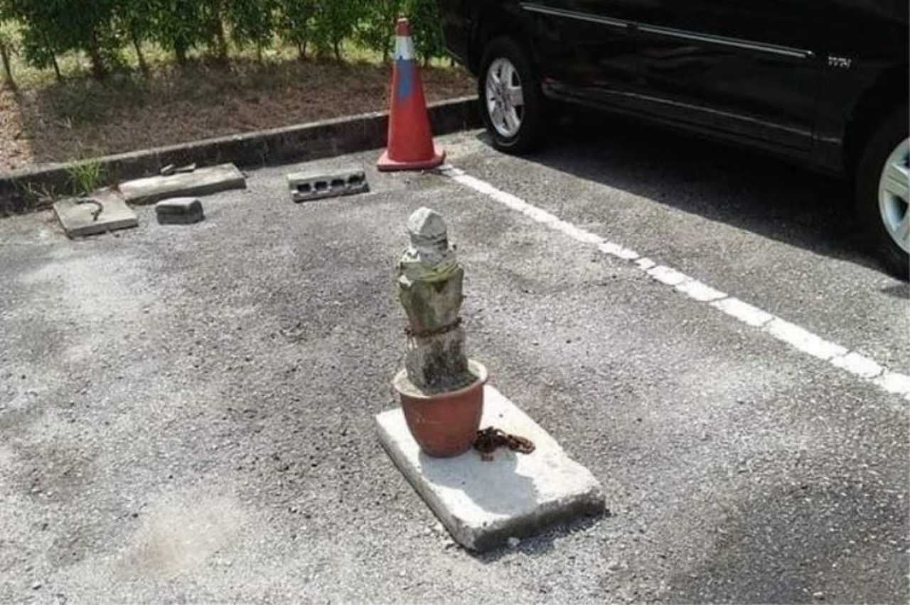 awas, letak ampaian pada petak parking boleh kena denda dan penjara! 