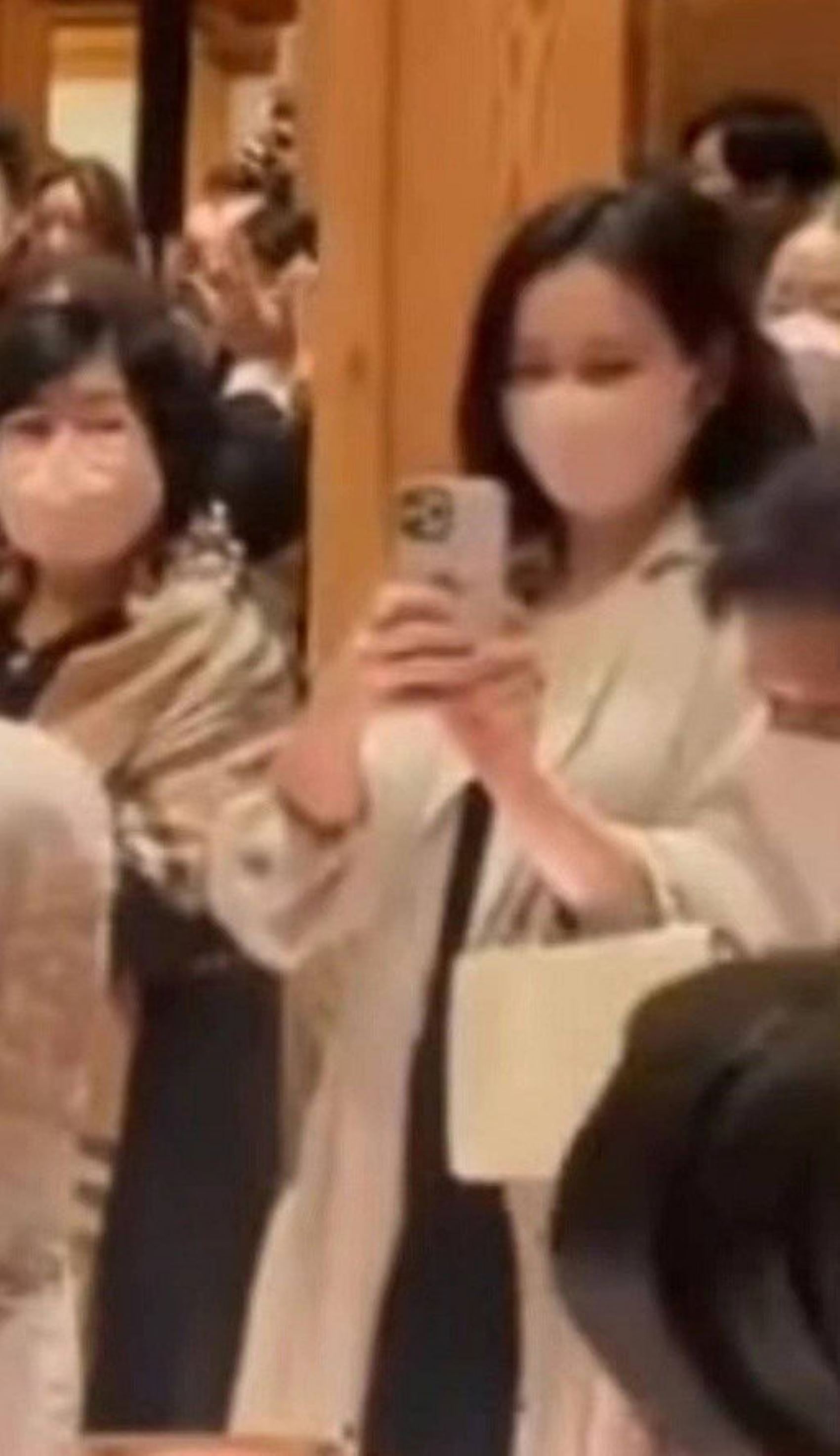 ✨孙艺珍挺孕肚参加好友婚礼🤰🏻ig发文称：非常美好的一天🥰