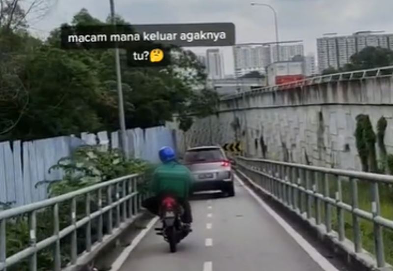 m’sians confused after video of car accidentally drives into motorcycle lane went viral