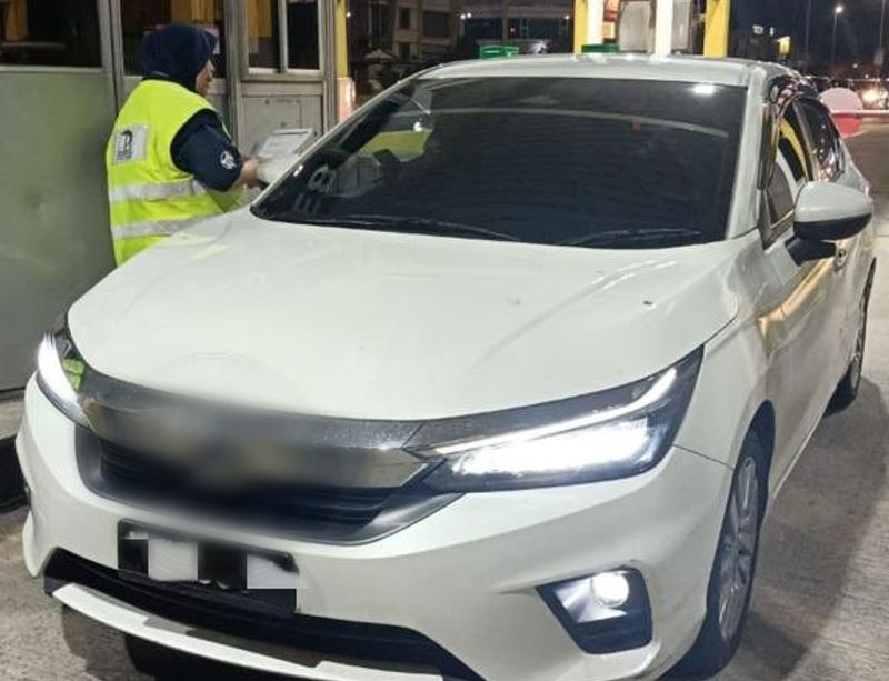 driver had to cough up rm256.20 after “kantoi” for not playing toll 59 times