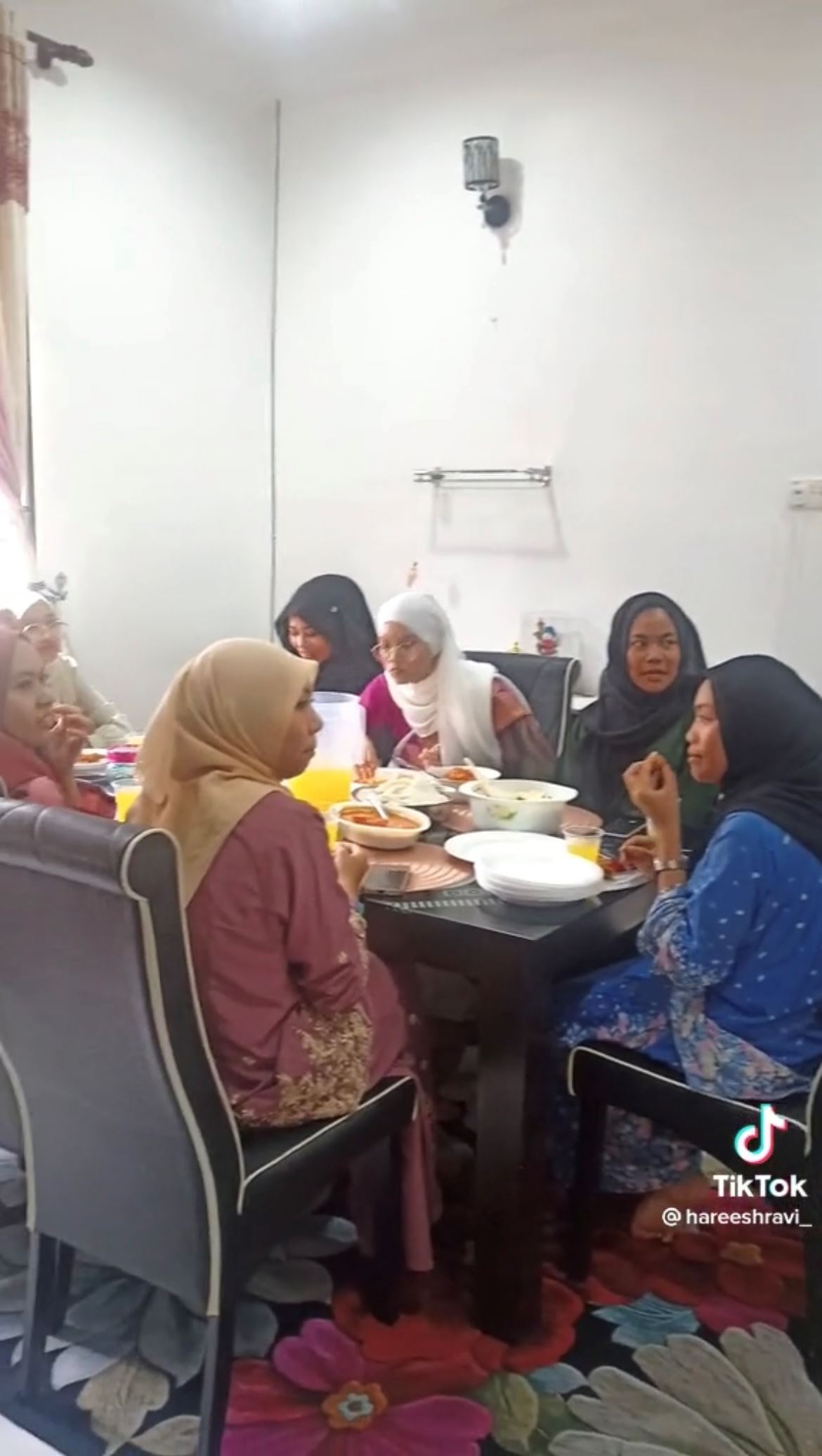 setengah juta tonton video lelaki ini sambut deepavali bersama rakan melayu