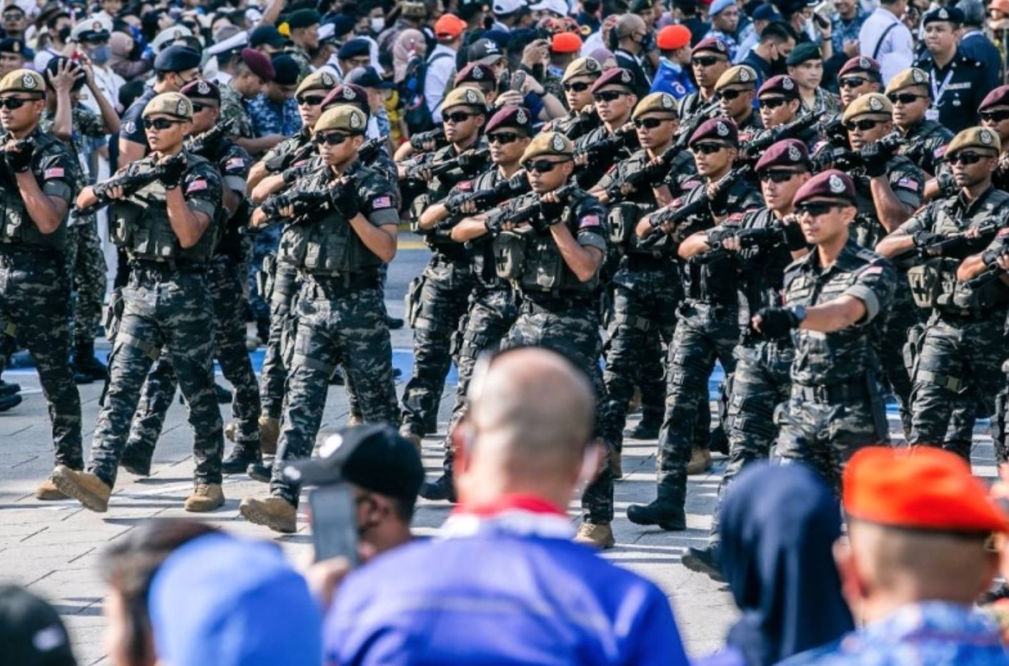 covid-19 frontliners receive thunderous applause at merdeka parade