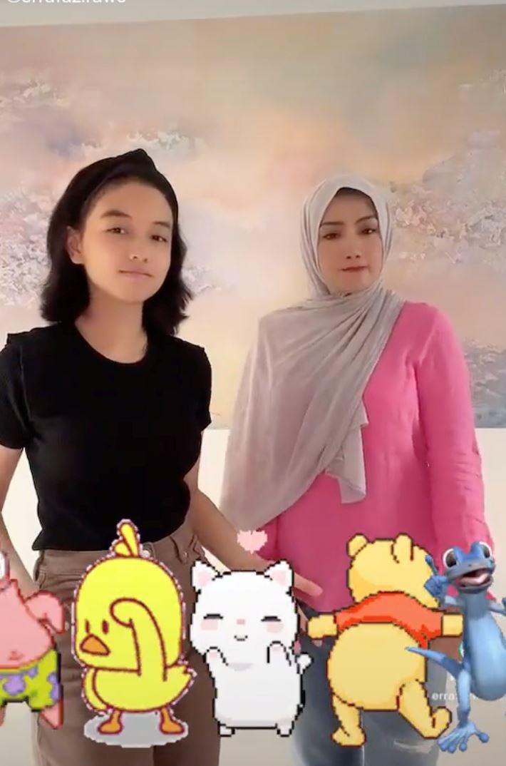 video erra fazira dan anak gadisnya jadi tumpuan, ramai ingat adik beradik