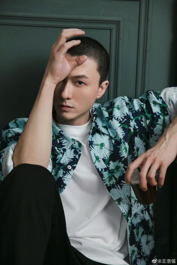✂️王浩信换新造型呀❗️秀出平头照：送给自己的一份礼物🎁