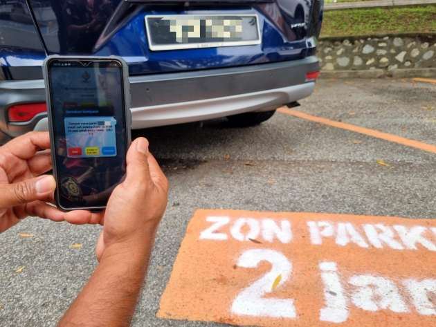 two-hour parking limit: motorists given summons for paying wrong parking fee