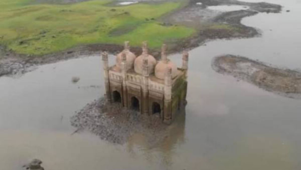 lepas tiga dekad tenggelam, masjid lama ‘muncul’ semula dan tak rosak