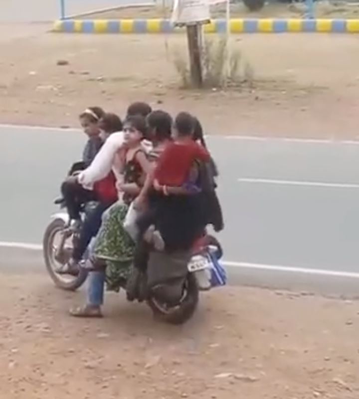 ramai terkejut lihat video tujuh orang naik satu motor 