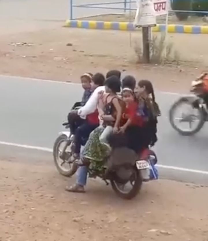 ramai terkejut lihat video tujuh orang naik satu motor 