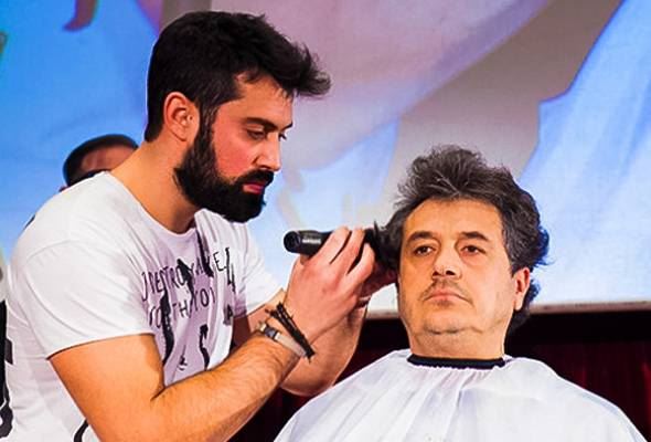 cipta rekod dunia potong rambut pelanggan sepantas 47 saat