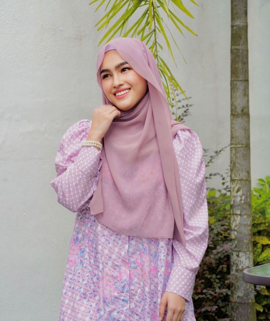 ‘‘kalau beranak ni macam mesin fotostat, dah lama anak sepuluh,’’ – elfira loy