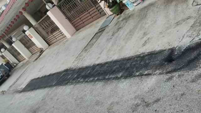 msian-forced-to-fork-out-rm400-to-pay-road-worker-who-claim-to-be-from-city-council-to-fix-pothole-2-1.jpg
