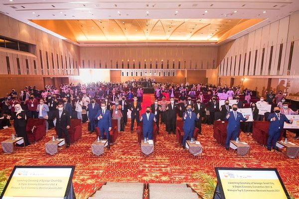 雪兰莪州智能城市及数码经济会议2021团体合照