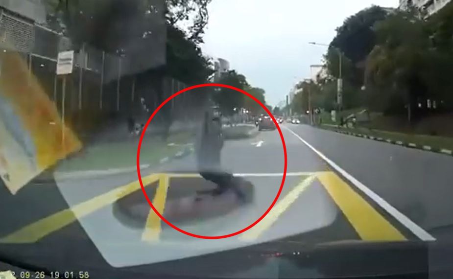 insurance scammer in singapore went viral for his hilarious performance, netizens amused!