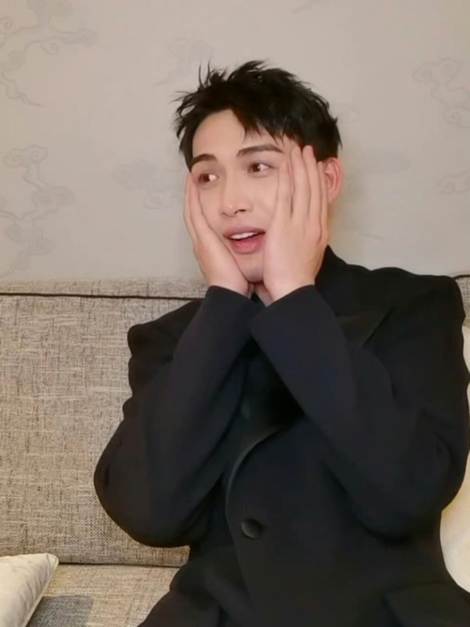 ✨张彬彬直播实力宠粉🥰喊话不要弃剧《两个人的小森林》好戏在后头😂📺