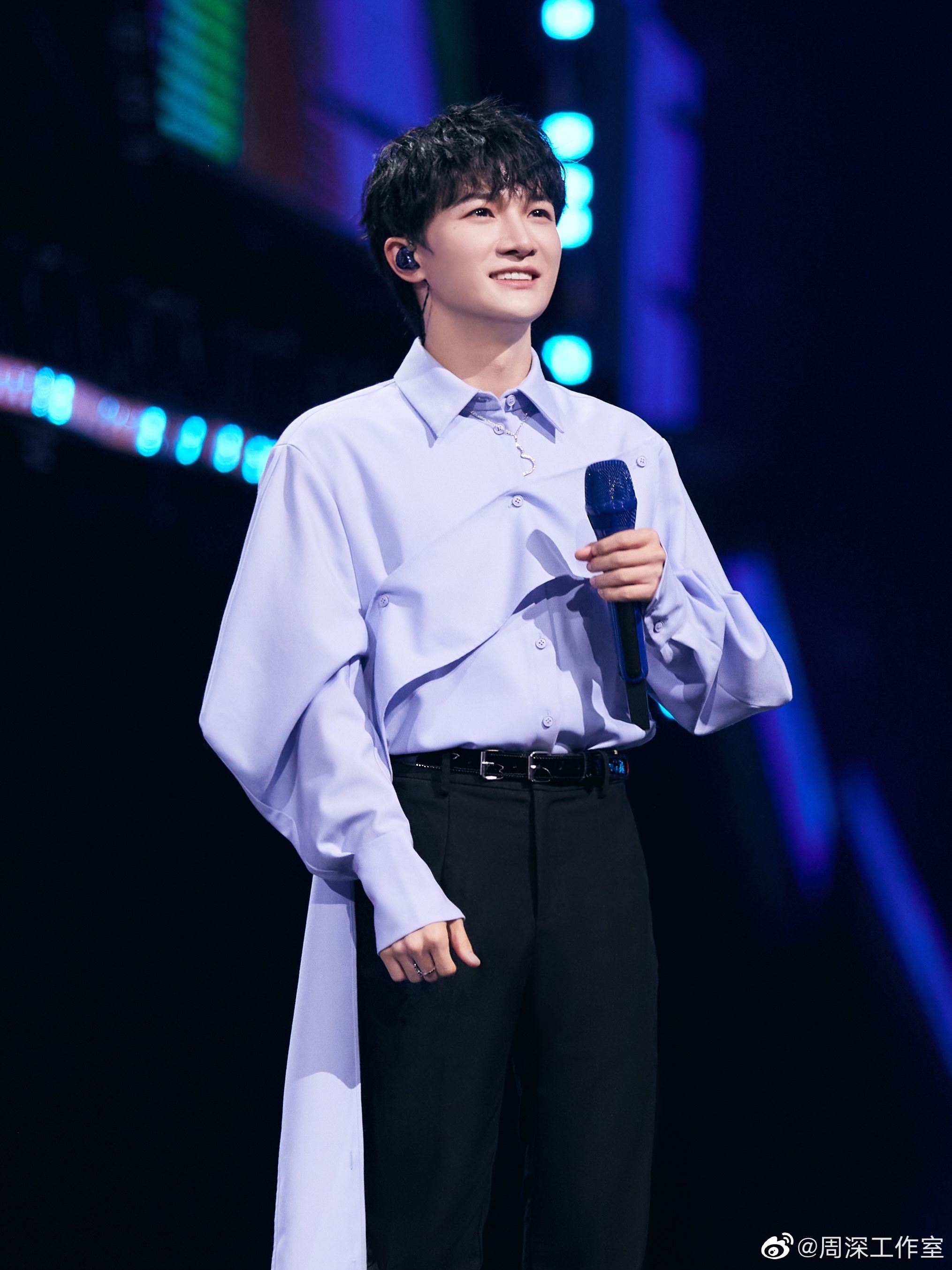 ✨周深30岁生日🎂 今晚直播唱歌给你听🥳