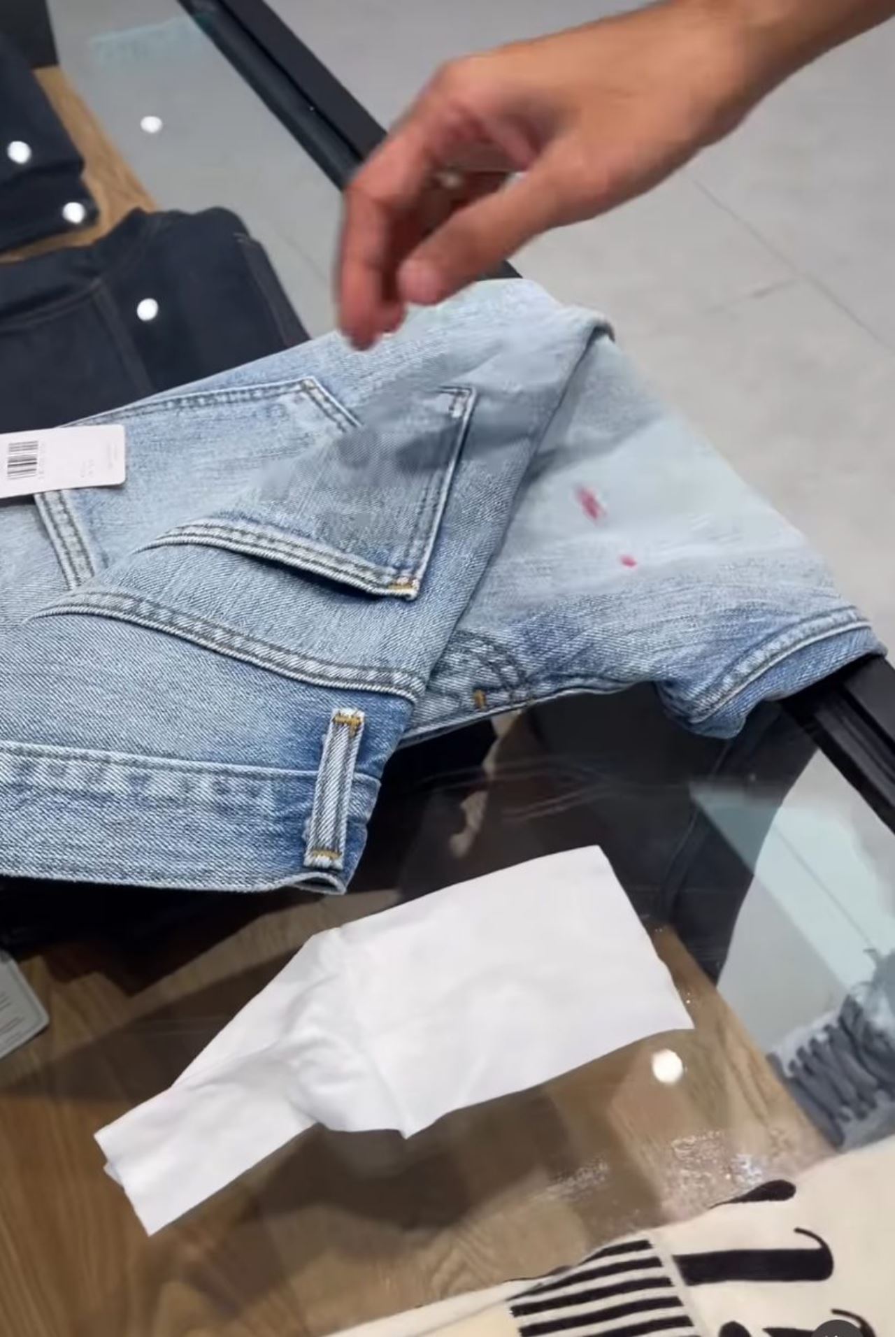 tomok terpaksa bayar lebih rm5 ribu gara-gara anak tertumpah pengilat kuku