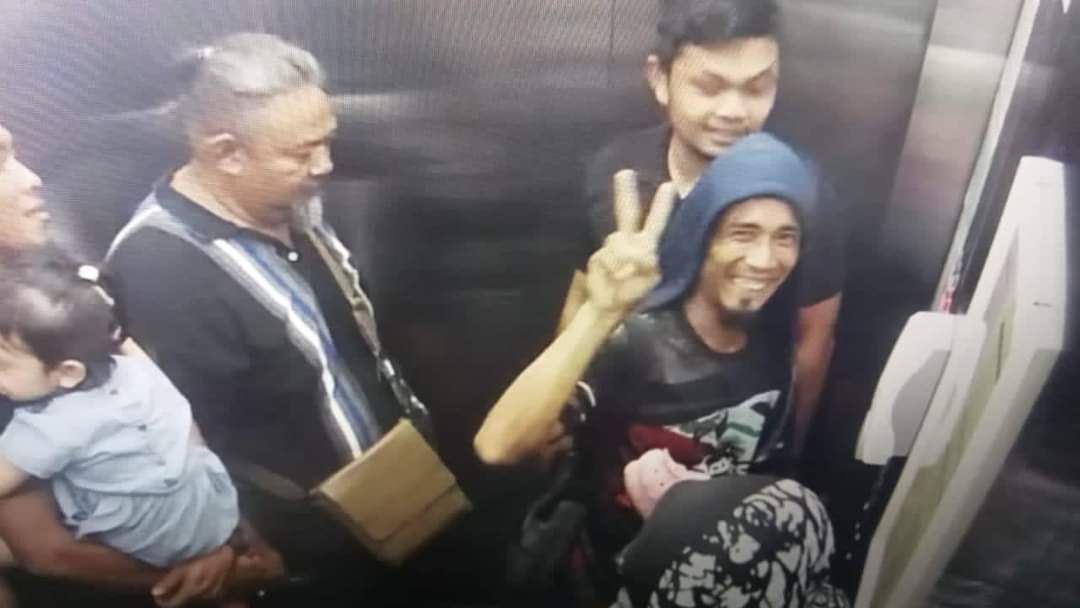 m’sians condemn man caught on cctv “having fun” by pressing every button on a lift 