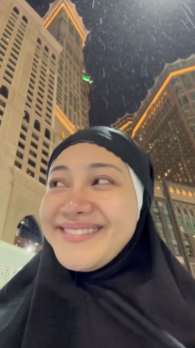 “baru sampai (mekah), terus hujan,” peminat doa daiyan trisha istiqamah berhijab