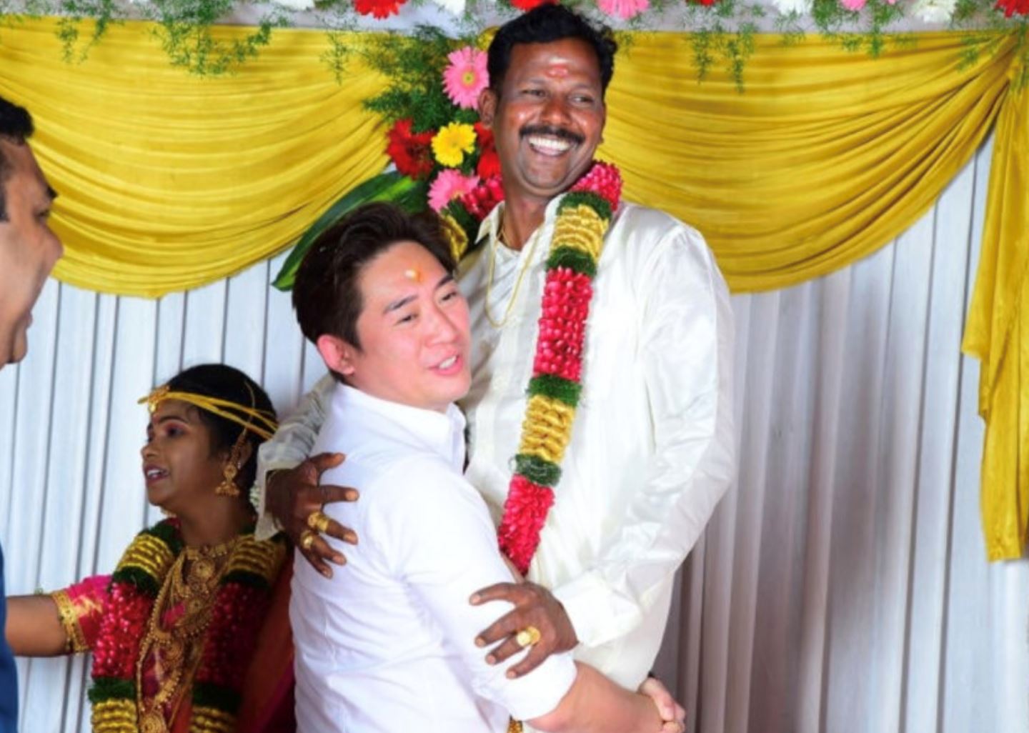 s’porean boss flies all the way to india to surprise employee at his wedding! 