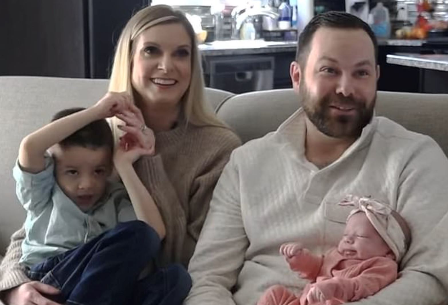 lepas 138 tahun menanti, akhirnya keluarga ini dapat bayi perempuan