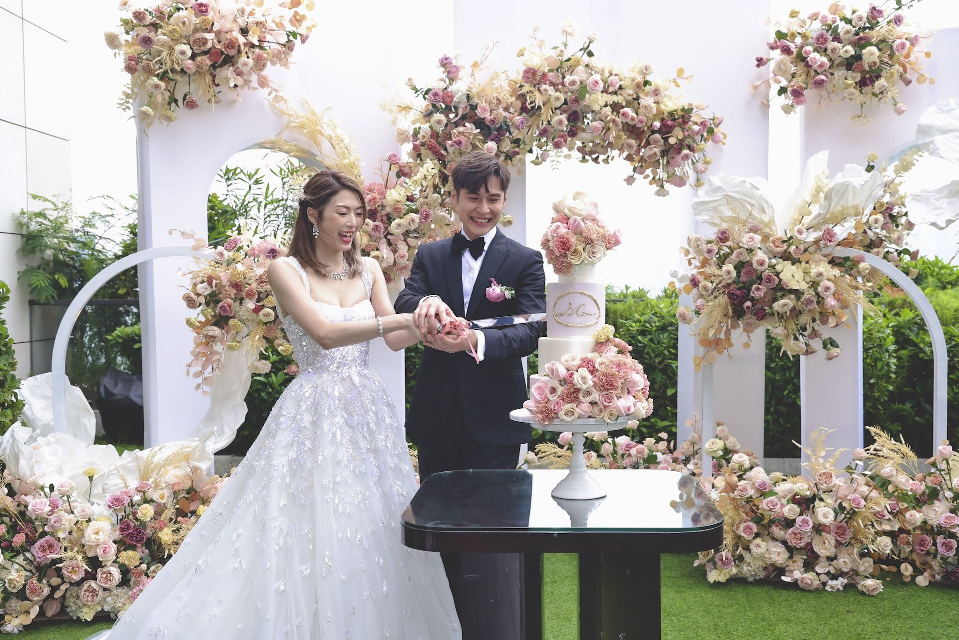 💍陈家乐、连诗雅正式结为夫妻❗️宣誓情深拥吻场面感人❤️