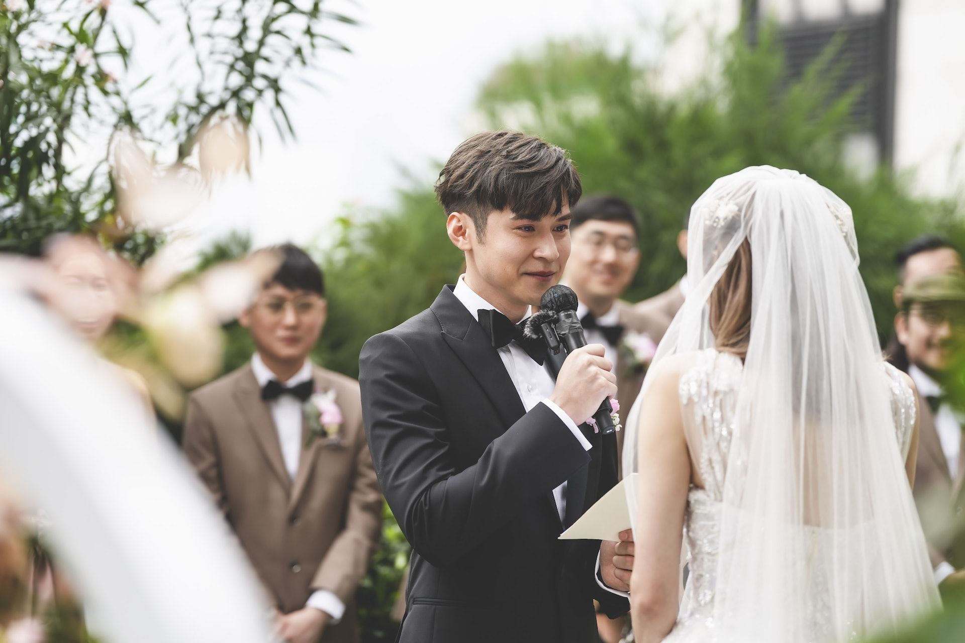 💍陈家乐、连诗雅正式结为夫妻❗️宣誓情深拥吻场面感人❤️