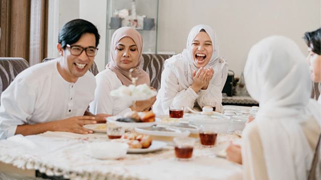 6 tips beraya di rumah saudara dan kenalan