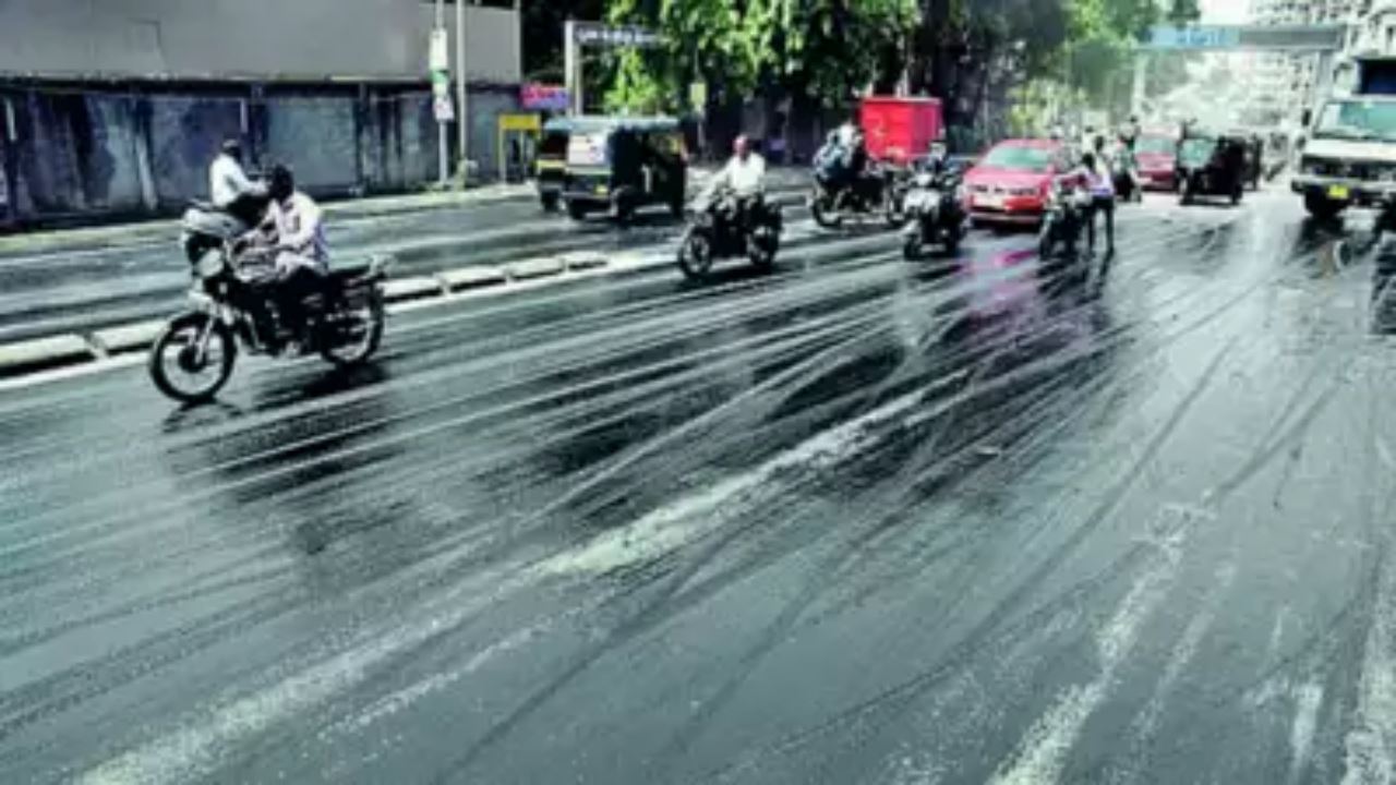 cuaca terlampau panas sampaikan jalan tar pun boleh cair, tayar, kasut melekat!
