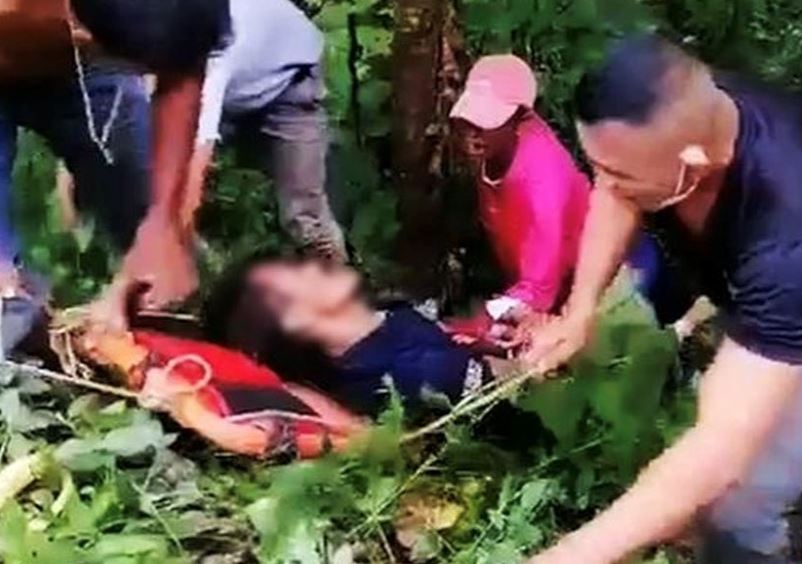 padah buang air kecil tepi jalan, lelaki diserang lebih 10 ekor monyet liar