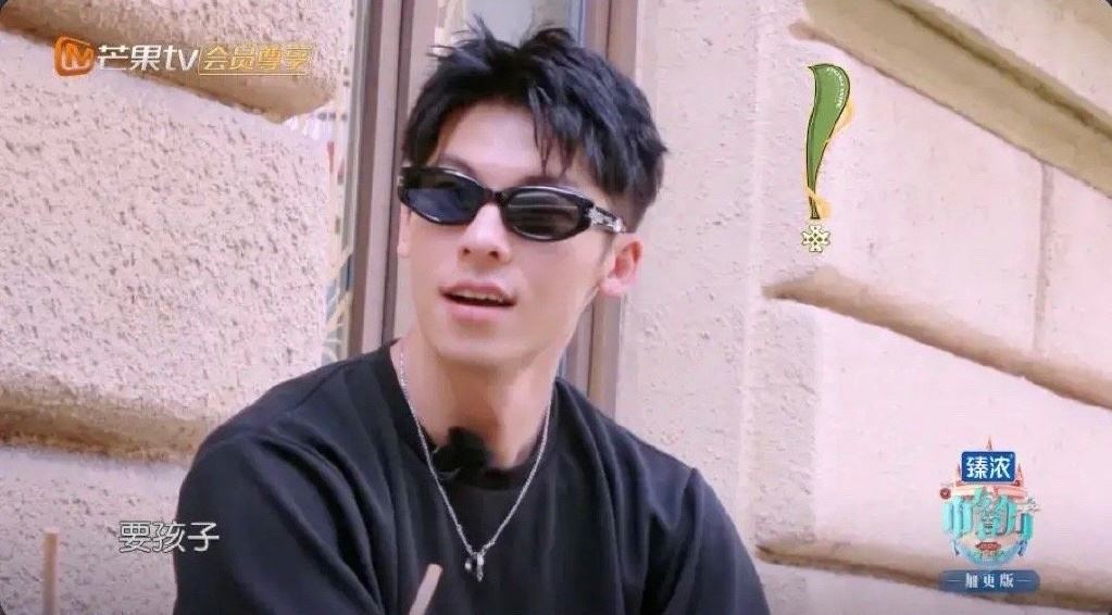 许光汉被黄晓明催生子❗尴尬得采取战术性喝水缓解气氛🤣