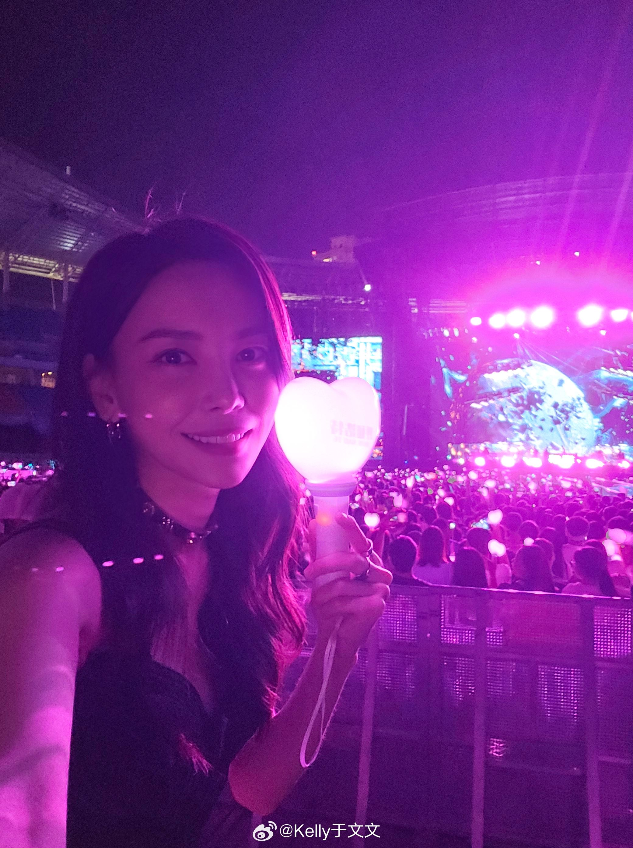 ✨于文文终于圆青春的梦想啦❗在演唱会上与周杰伦合唱《暗号》🔥