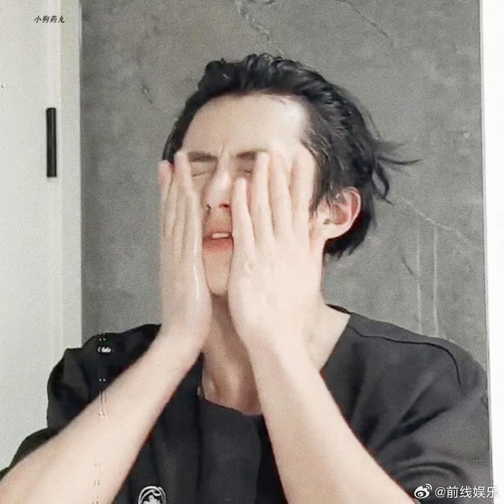 王鹤棣素颜惊艳全场❗狂扇自己20几下暴力卸妆🔥