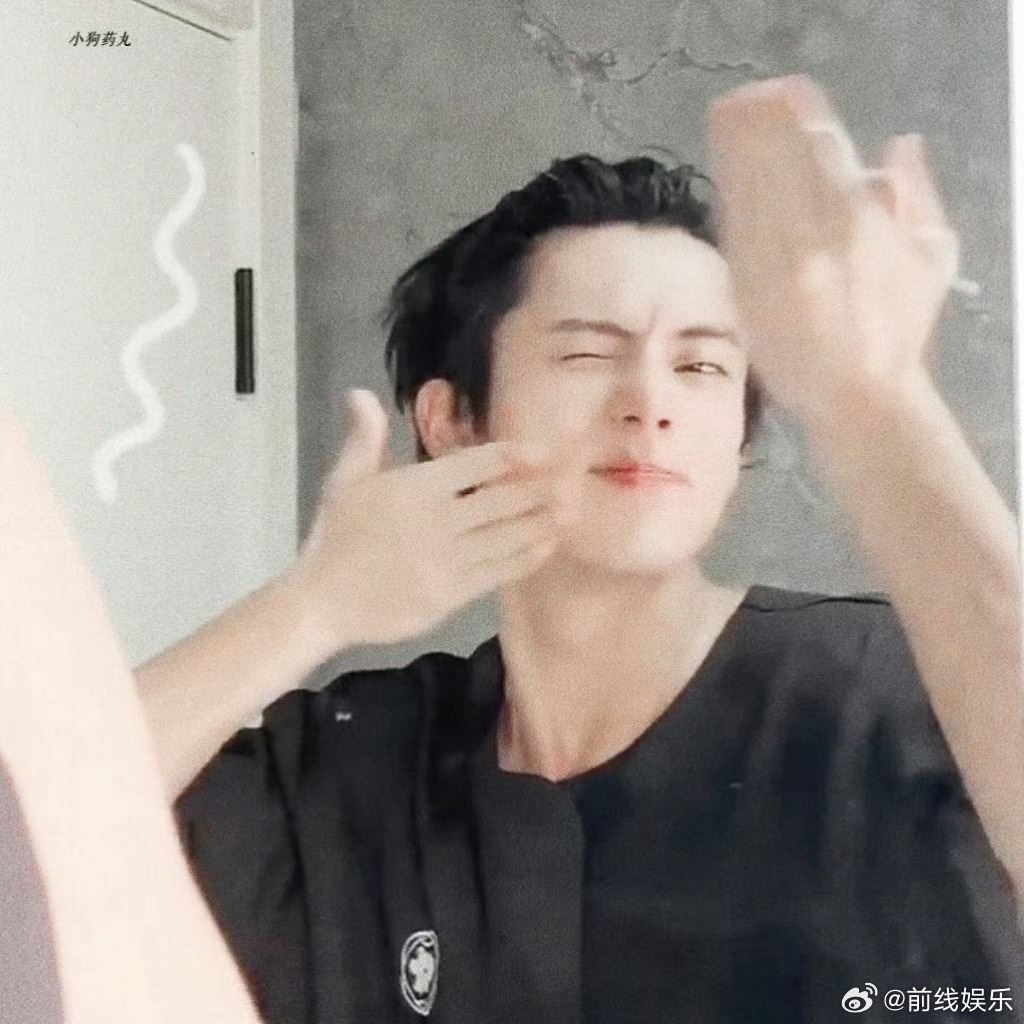 王鹤棣素颜惊艳全场❗狂扇自己20几下暴力卸妆🔥