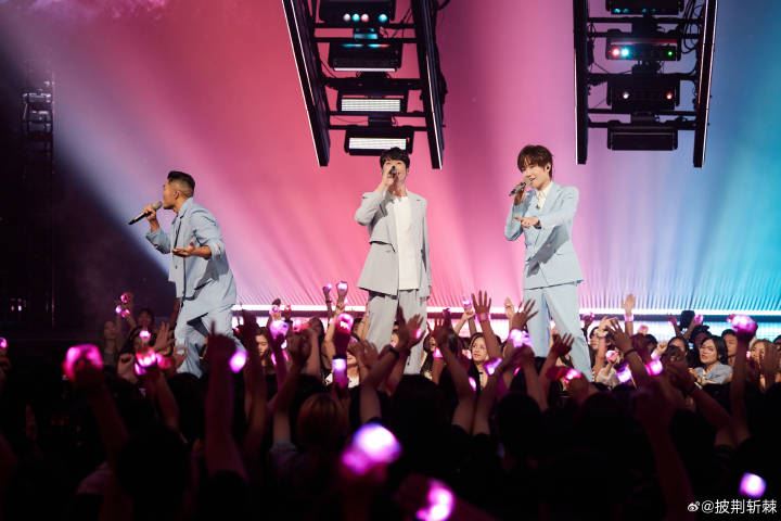 陆综《披荆斩棘3》初舞台来啦❗哥哥们主打一波回忆杀🔥