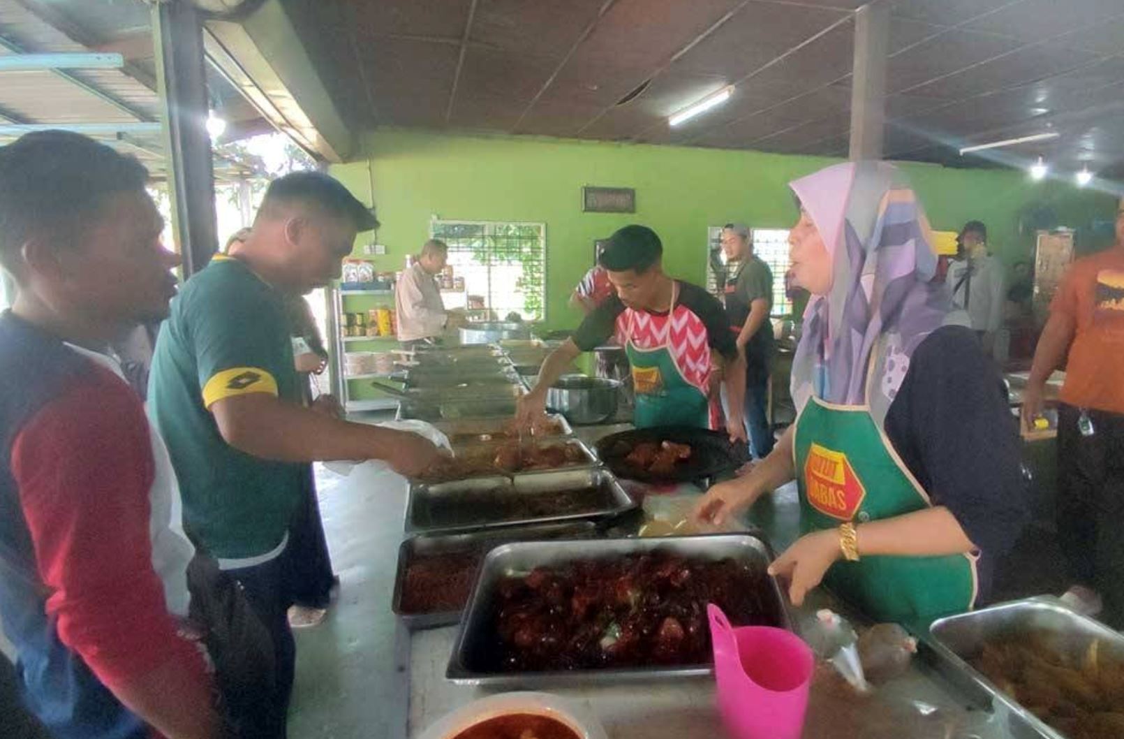 kedah eatery serves ‘menu sanusi’ to help those in need where dishes cost only rm1!