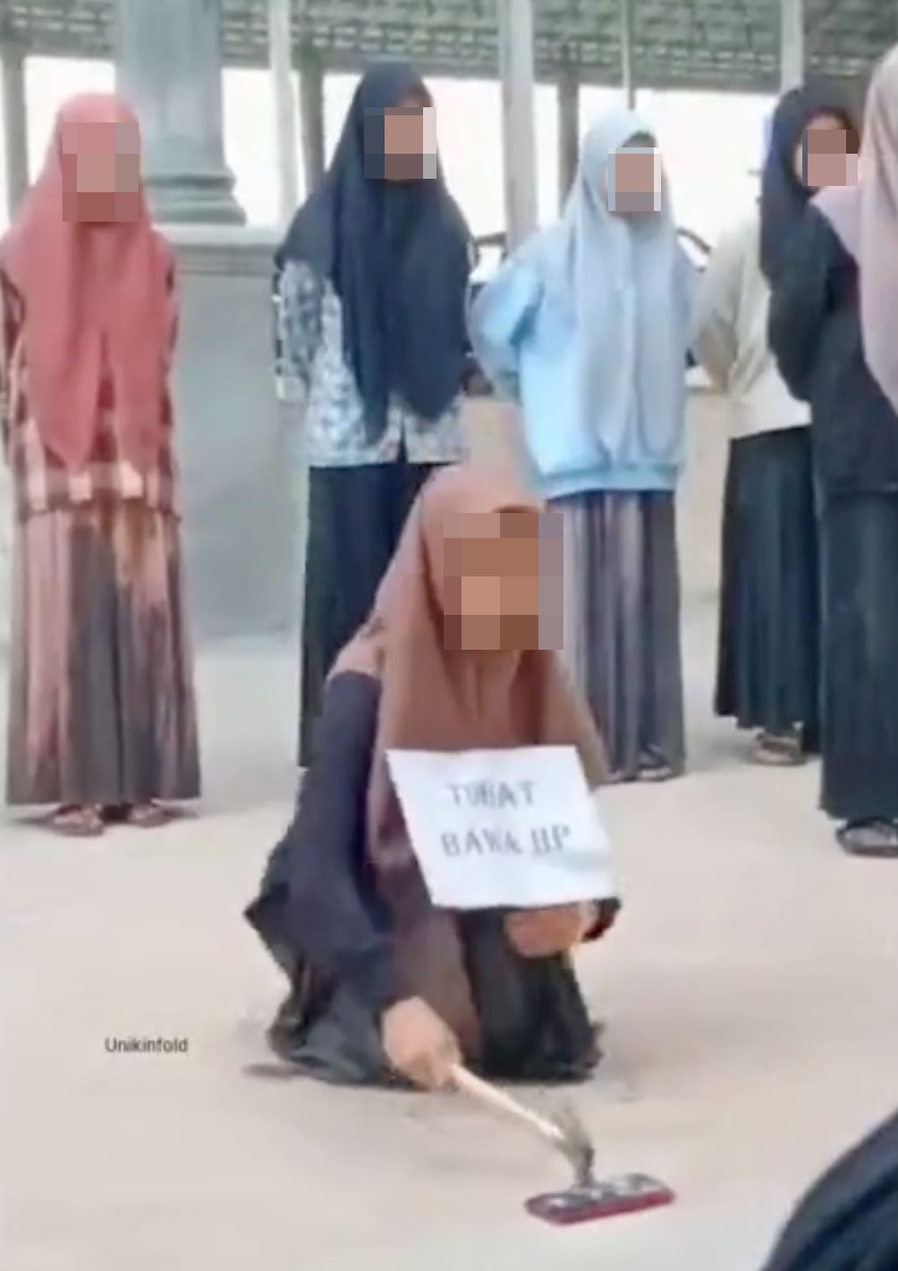 pelajar didenda musnahkan handphone yang dibawa ke sekolah, warganet kecam guru