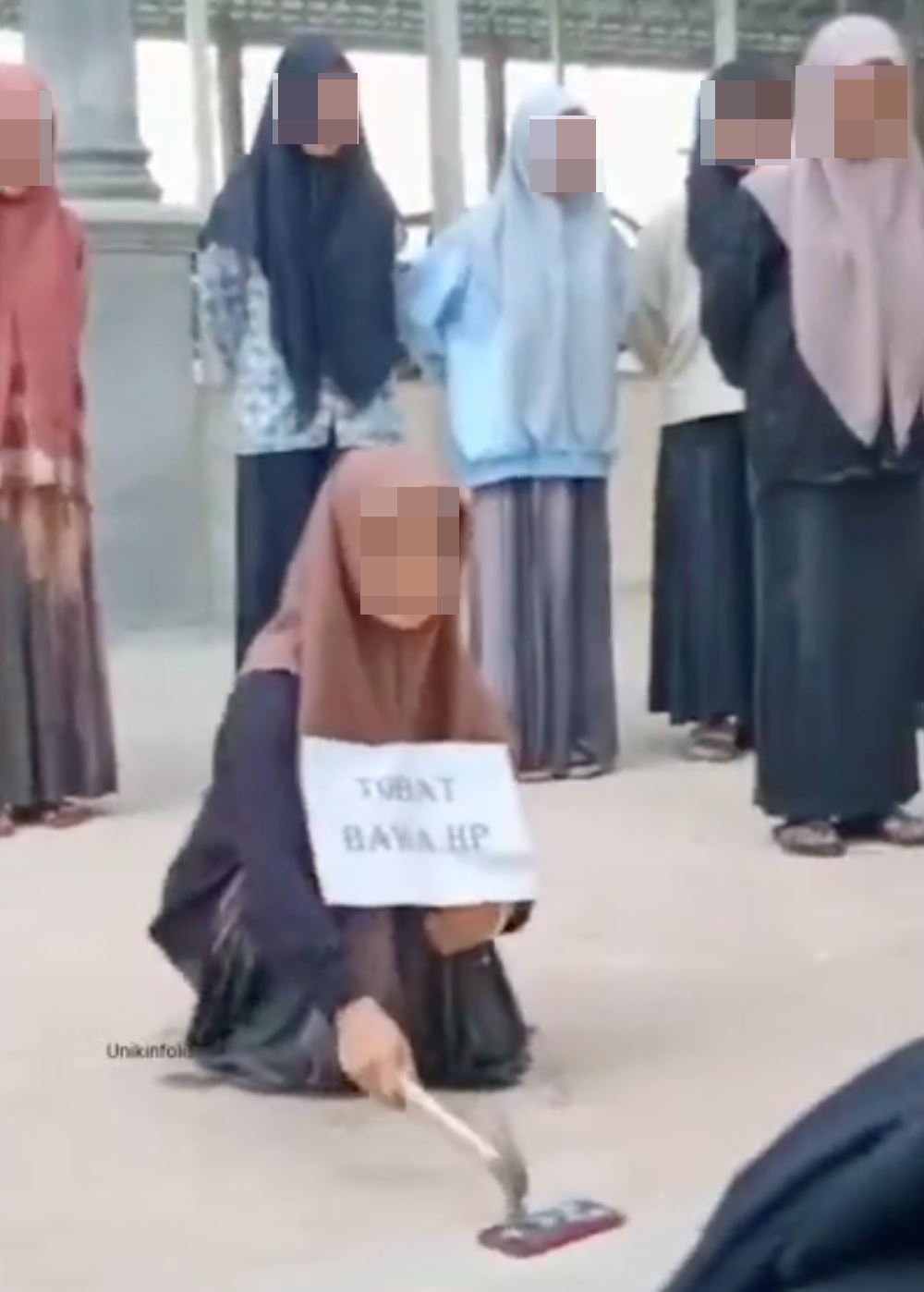 pelajar didenda musnahkan handphone yang dibawa ke sekolah, warganet kecam guru