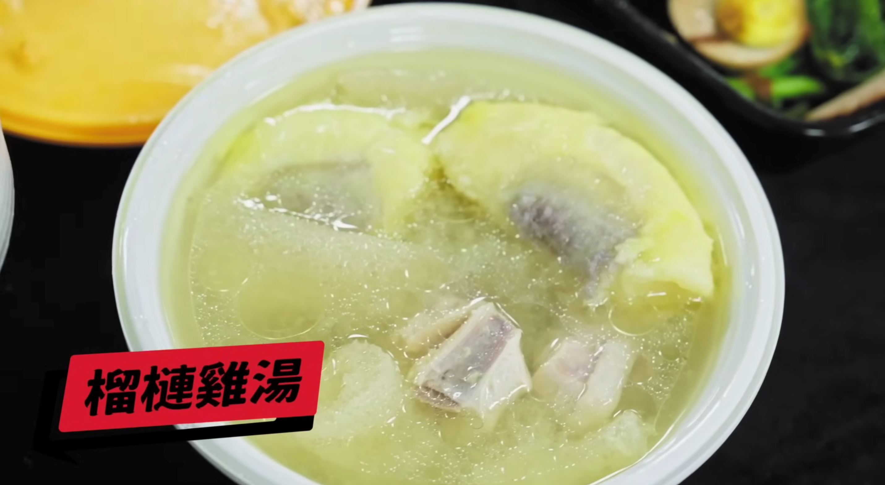 蔡依林狂炫深圳美食❗被一杯像“脑汁”的饮料吓坏😱