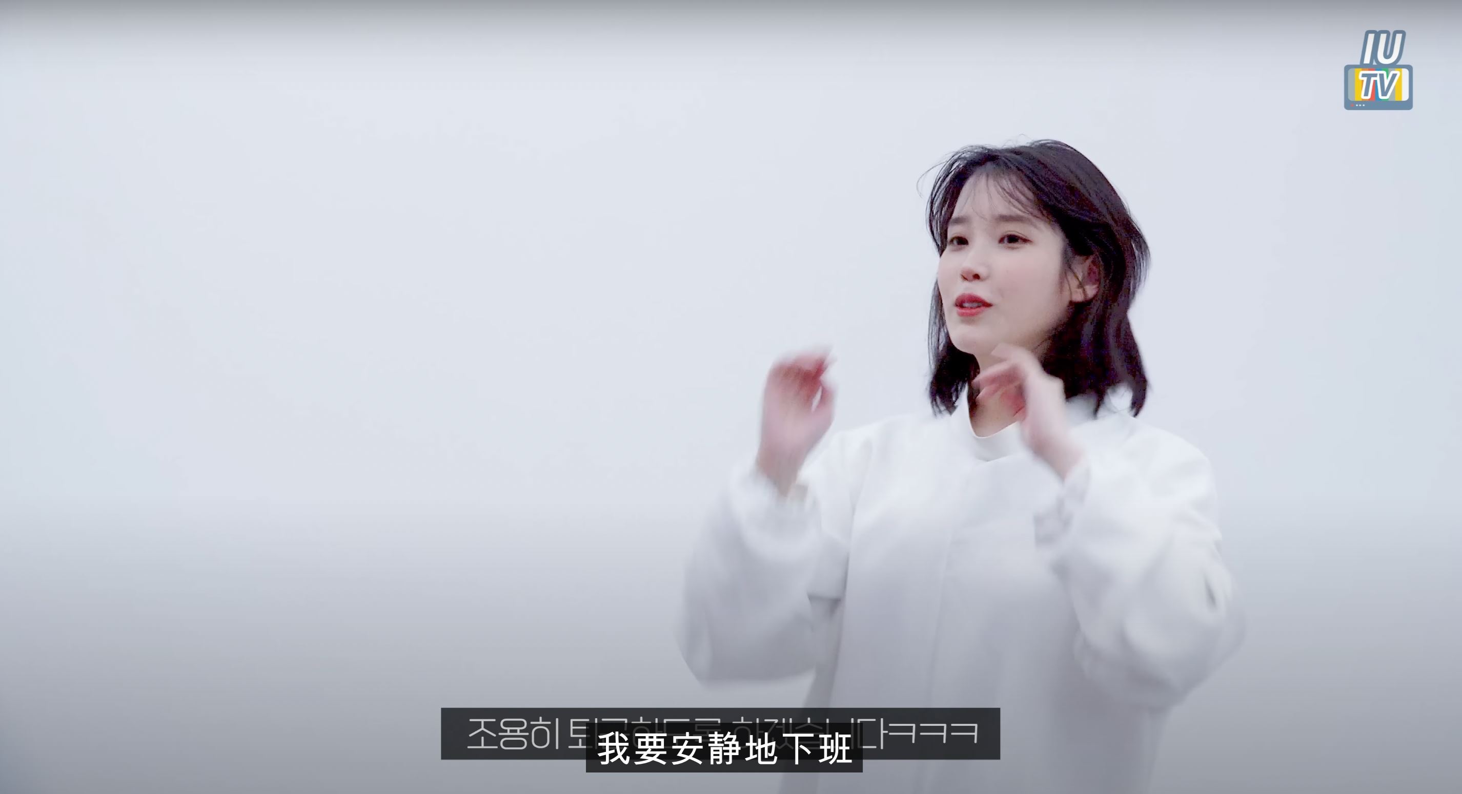 国民妹妹iu装扮棉花糖人偶出现在展览❗结果没人认出自己超难过😭