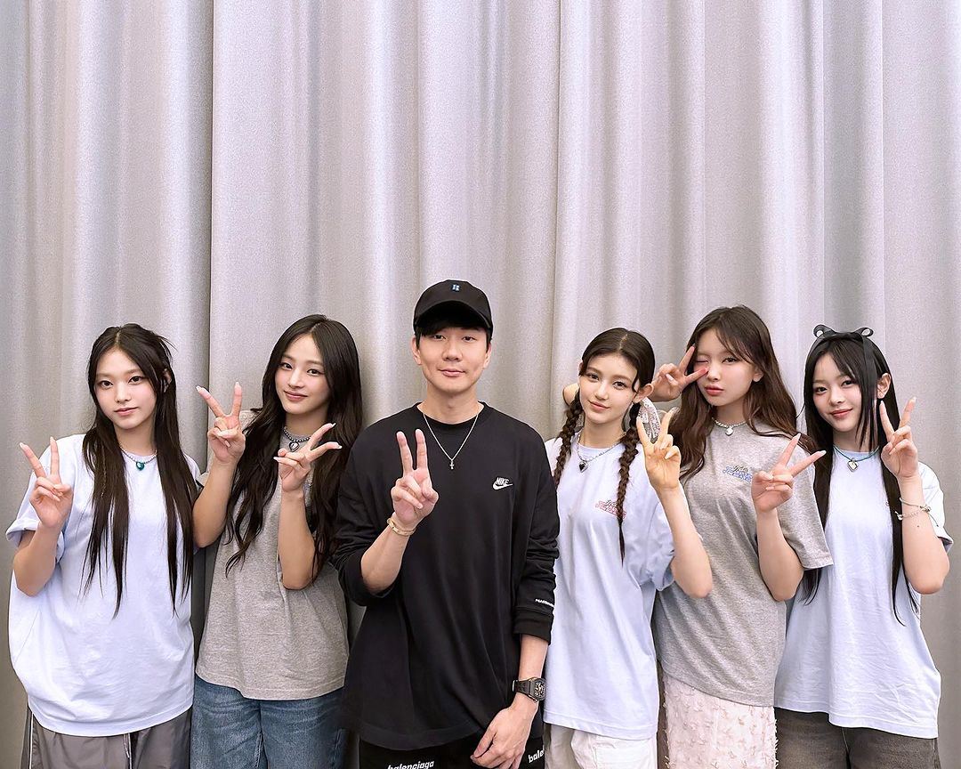 林俊杰去hybe总部参观❗与newjeans等人同框合照🔥