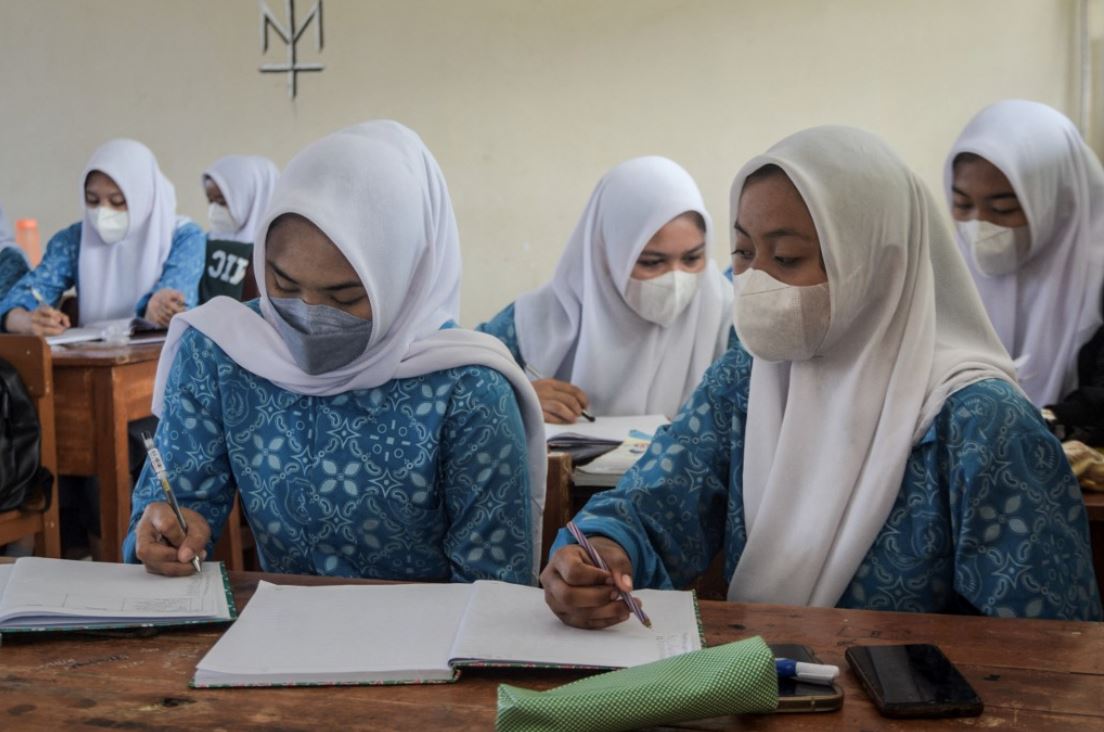 akibat tak pakai anak tudung, guru cukur kepala 14 pelajar perempuan