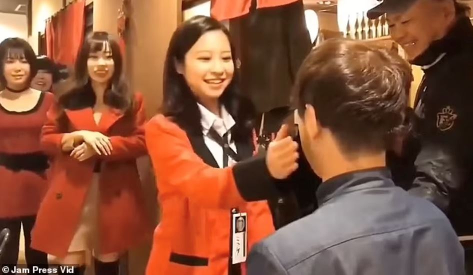 restoran ini tawar khidmat penampar dengan harga rm15 satu kali